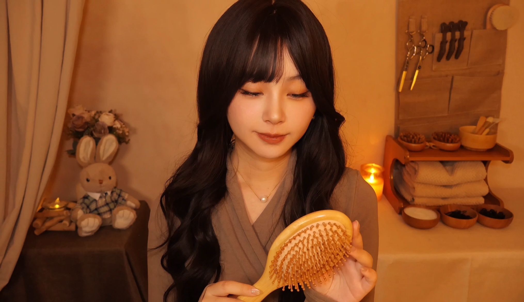 [小奈别失眠] 温柔理发店主为你打理头发｜洗头剪发烫发｜泡沫水声剪刀音｜轻声耳语助眠情景模拟